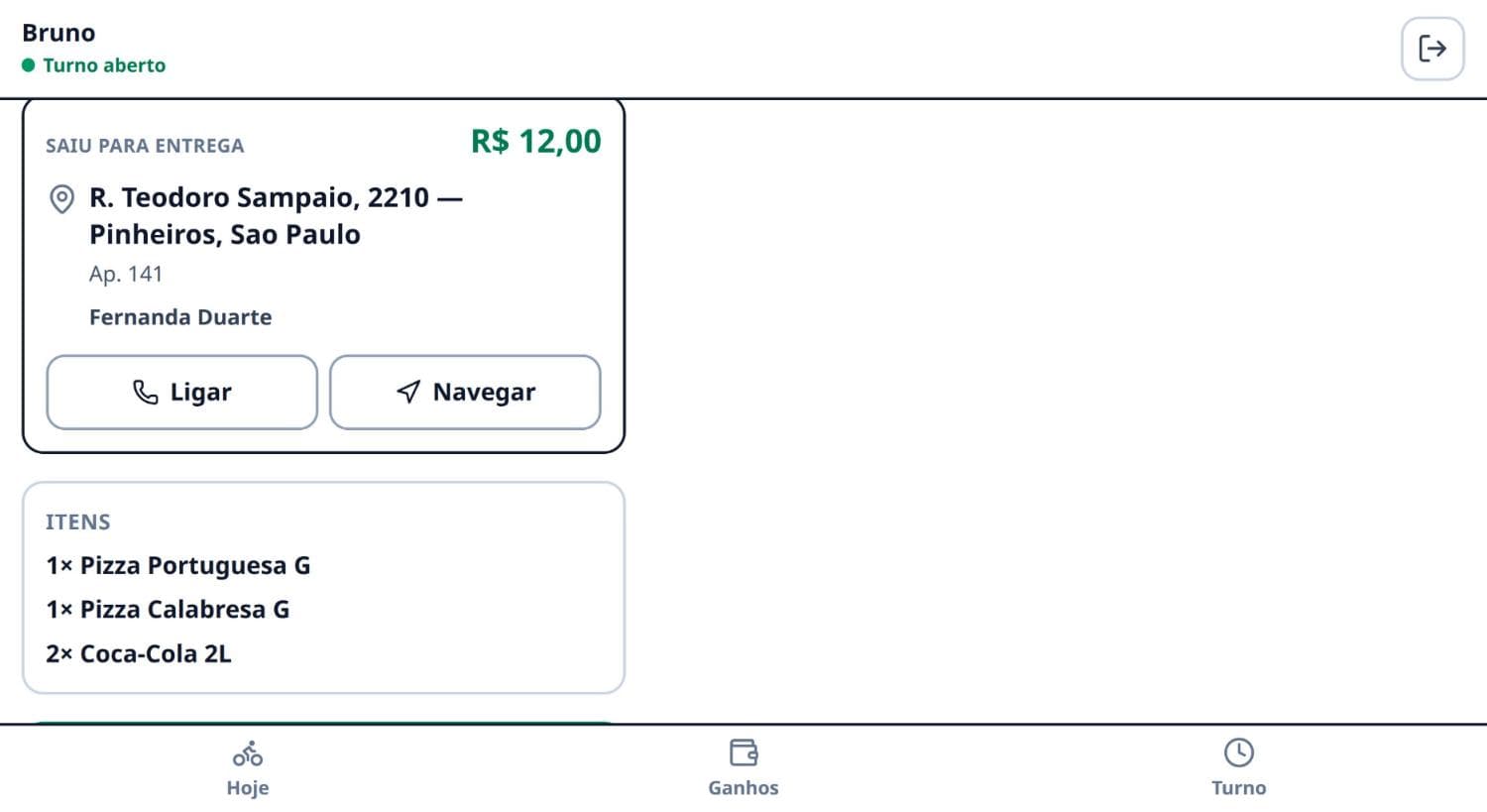 Ele vê o que está levando antes de bater na porta
